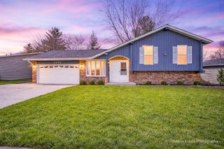 1560 Sheffield Drive, Elgin, IL 60123