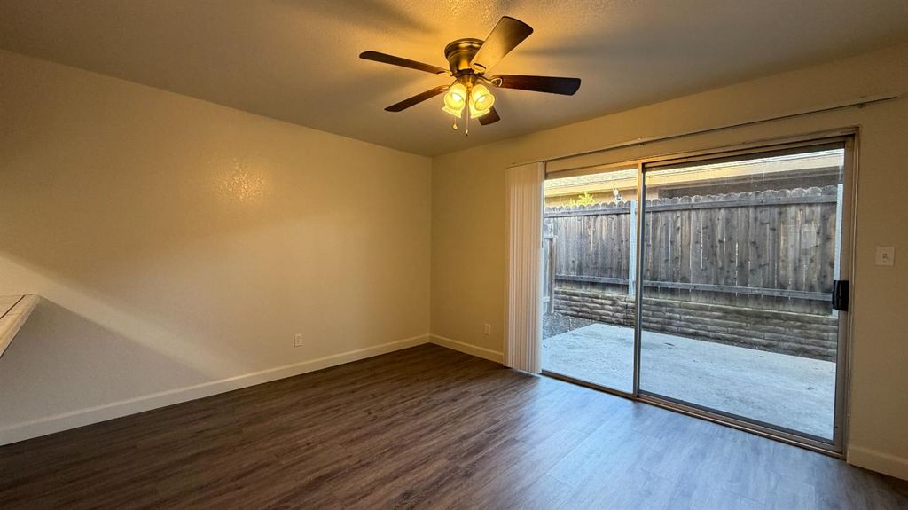 Image 12 of property listing at 5707 N Valentine Avenue # 101, Fresno, CA 93711