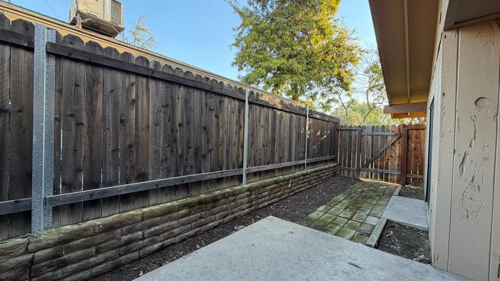 Image 13 of property listing at 5707 N Valentine Avenue # 101, Fresno, CA 93711