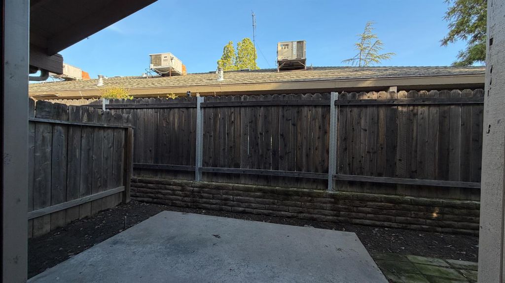 Image 15 of property listing at 5707 N Valentine Avenue # 101, Fresno, CA 93711