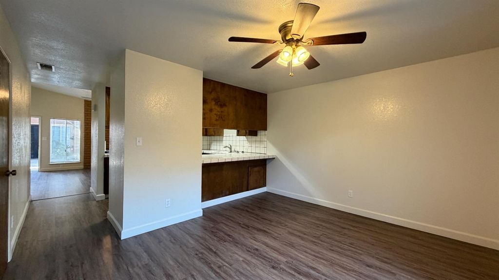 Image 16 of property listing at 5707 N Valentine Avenue # 101, Fresno, CA 93711