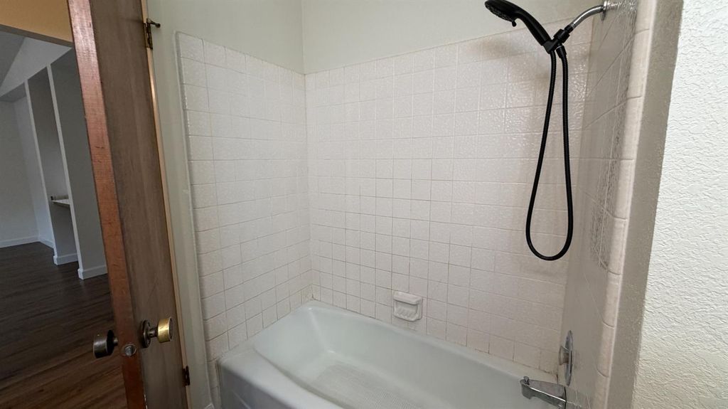 Image 19 of property listing at 5707 N Valentine Avenue # 101, Fresno, CA 93711