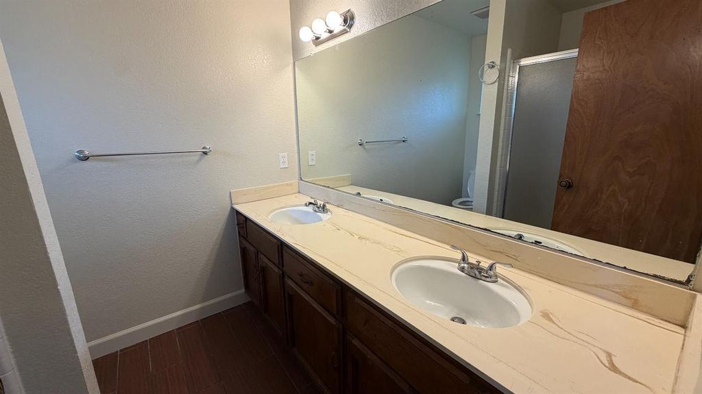 Image 24 of property listing at 5707 N Valentine Avenue # 101, Fresno, CA 93711