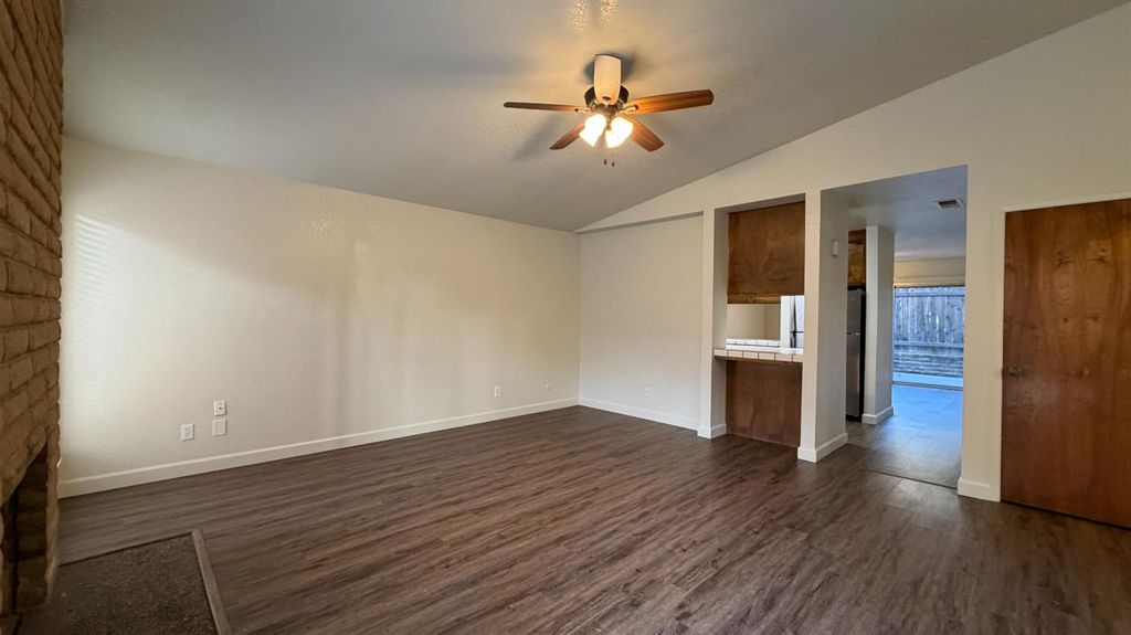 Image 3 of property listing at 5707 N Valentine Avenue # 101, Fresno, CA 93711