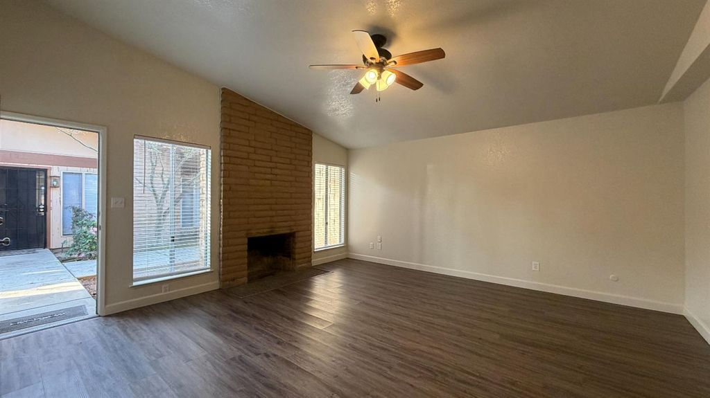 Image 4 of property listing at 5707 N Valentine Avenue # 101, Fresno, CA 93711