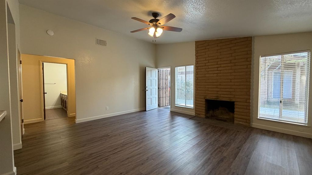 Image 5 of property listing at 5707 N Valentine Avenue # 101, Fresno, CA 93711
