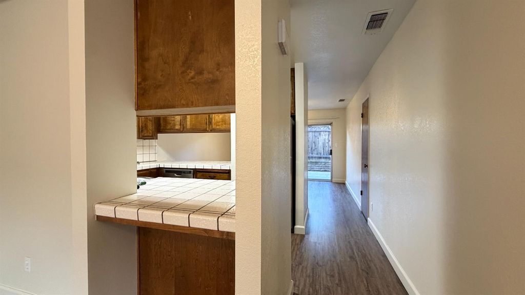 Image 6 of property listing at 5707 N Valentine Avenue # 101, Fresno, CA 93711