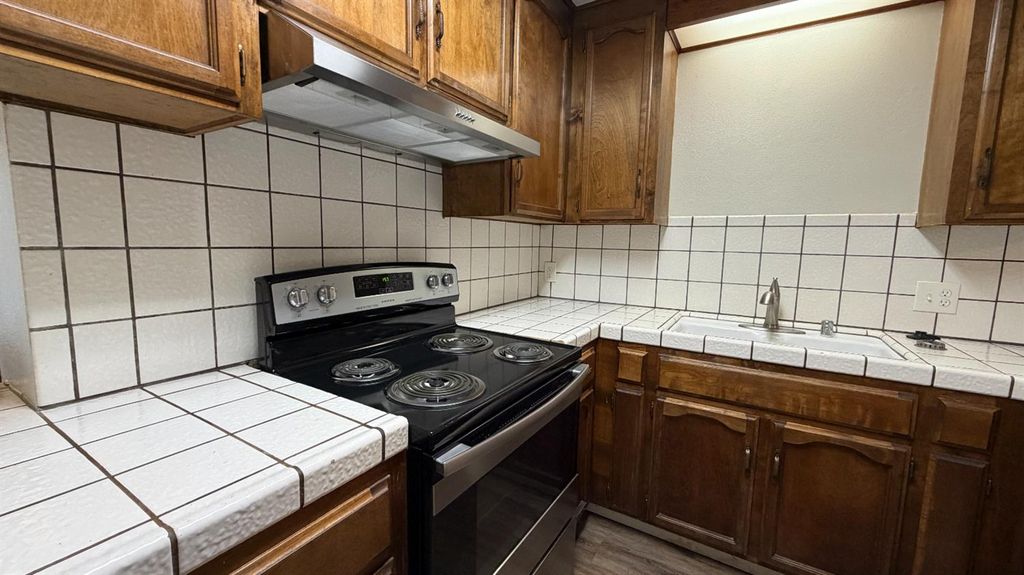 Image 8 of property listing at 5707 N Valentine Avenue # 101, Fresno, CA 93711