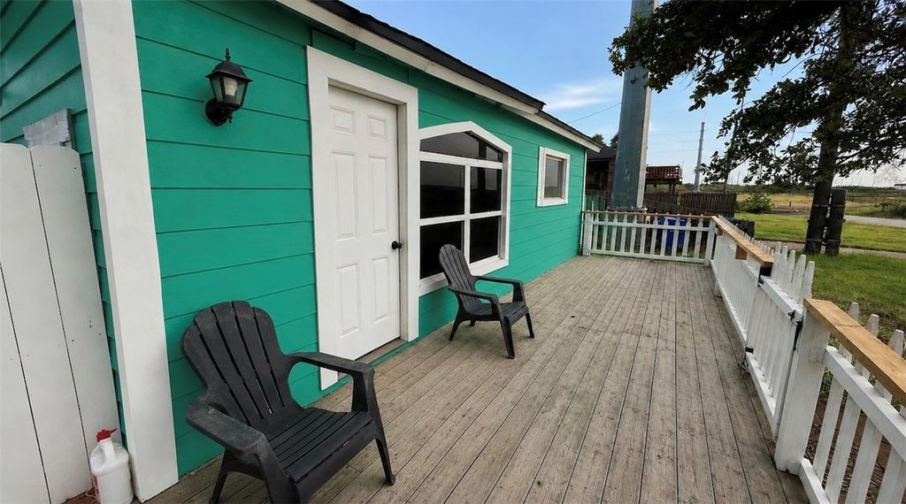910 E Lakeside, Corpus Christi, TX 78418 — exterior