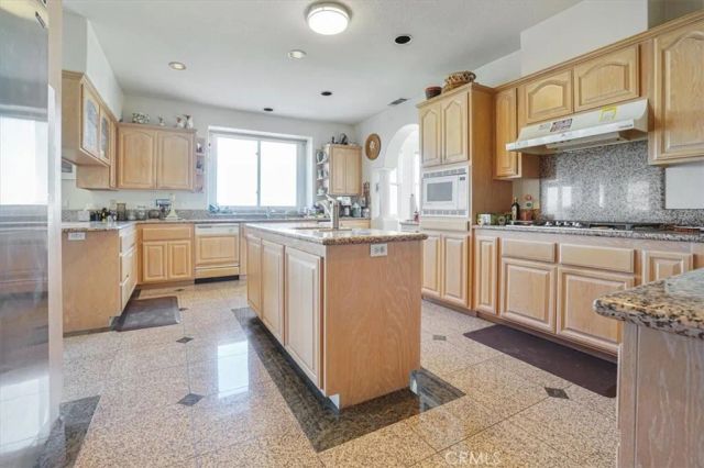 13097 Sage Hen Road, Victorville, CA 92395