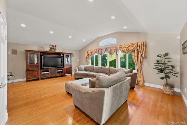 154 Celler Avenue, New Hyde Park, NY 11040