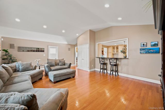 154 Celler Avenue, New Hyde Park, NY 11040