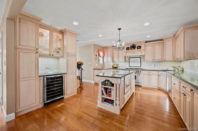 154 Celler Avenue, New Hyde Park, NY 11040