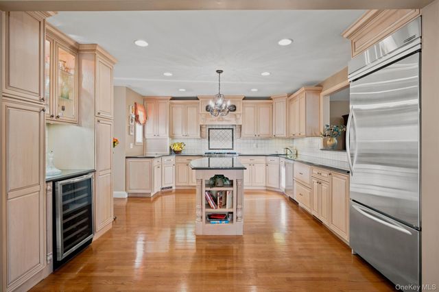 154 Celler Avenue, New Hyde Park, NY 11040