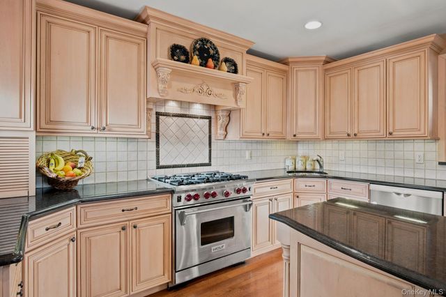 154 Celler Avenue, New Hyde Park, NY 11040