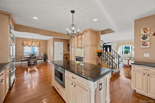 154 Celler Avenue, New Hyde Park, NY 11040