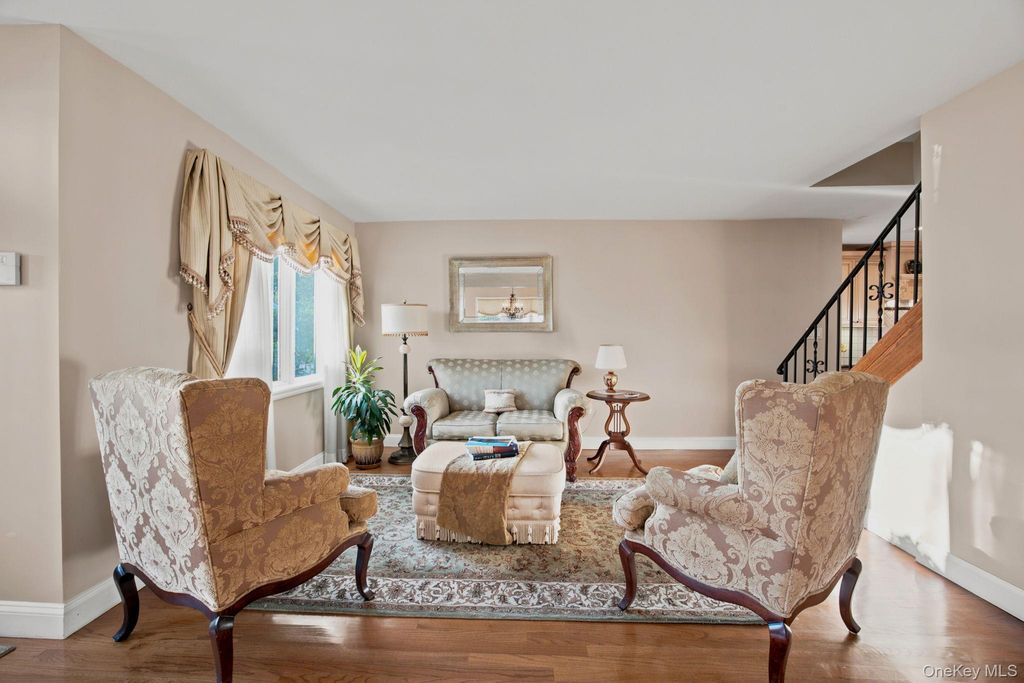 154 Celler Avenue, New Hyde Park, NY 11040 — photo 4