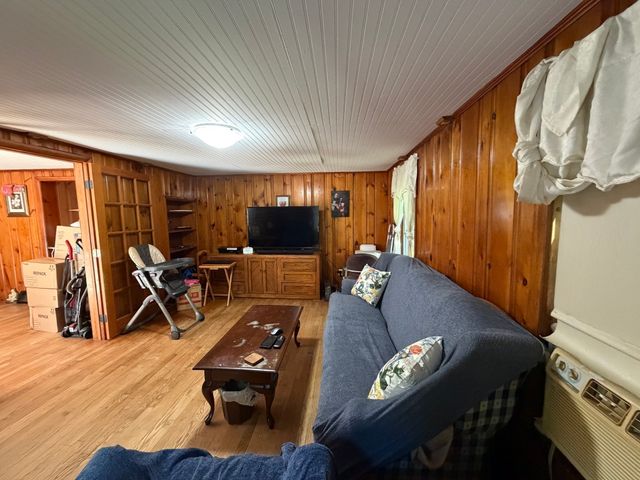 15 Warsaw Avenue, Dudley, MA 01571