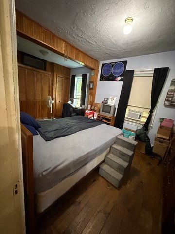 15 Warsaw Avenue, Dudley, MA 01571