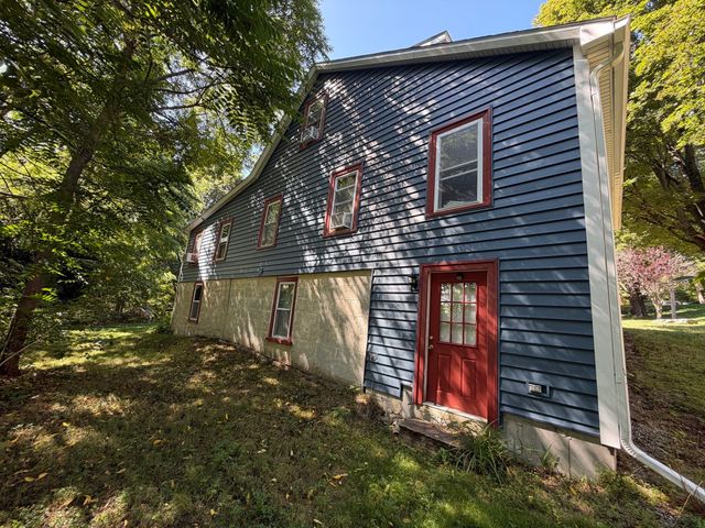 15 Warsaw Avenue, Dudley, MA 01571