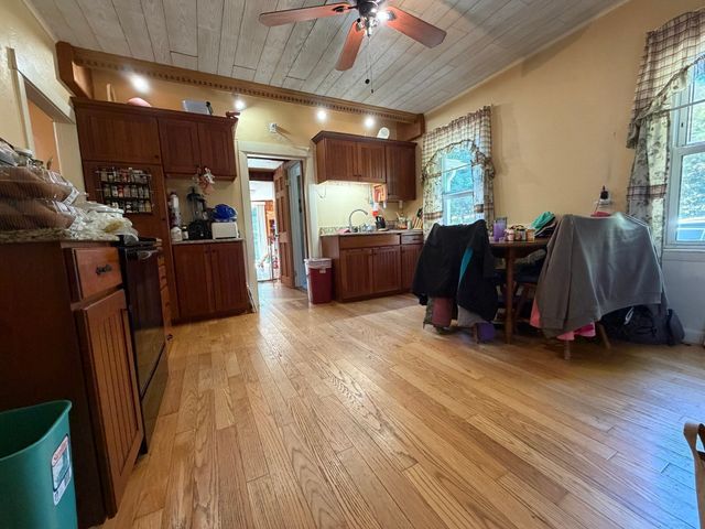 15 Warsaw Avenue, Dudley, MA 01571