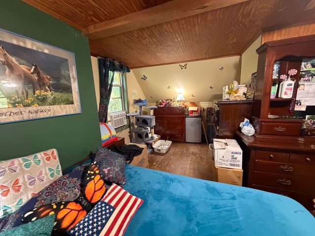 15 Warsaw Avenue, Dudley, MA 01571