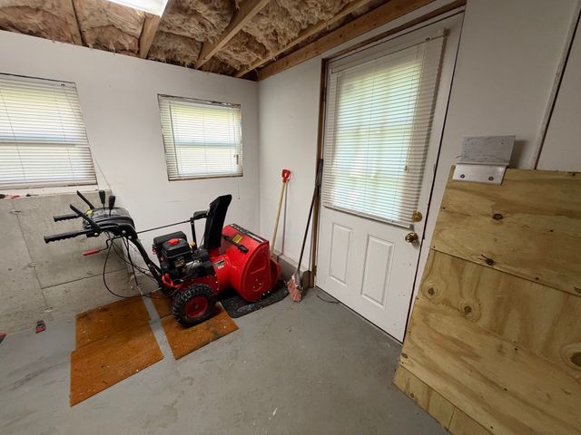 15 Warsaw Avenue, Dudley, MA 01571