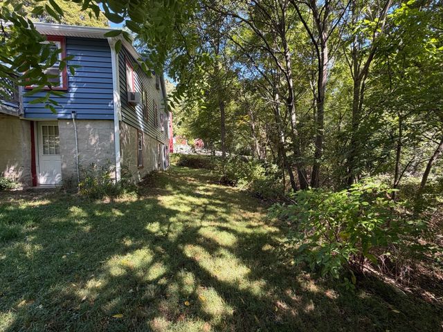 15 Warsaw Avenue, Dudley, MA 01571
