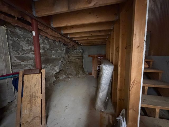 15 Warsaw Avenue, Dudley, MA 01571