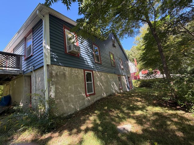 15 Warsaw Avenue, Dudley, MA 01571