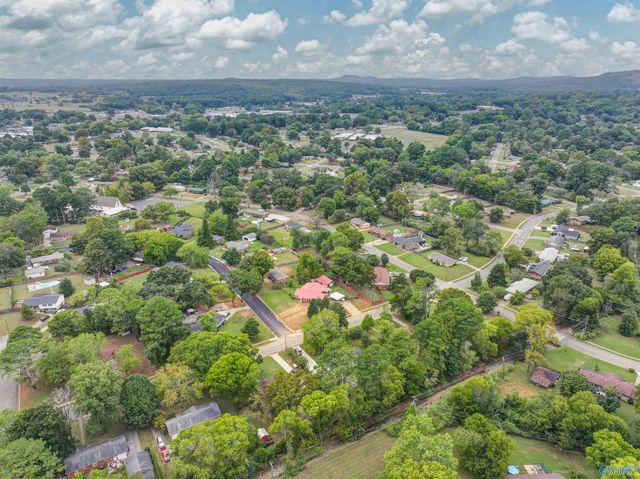 2404 Brookline Drive NW, Huntsville, AL 35810
