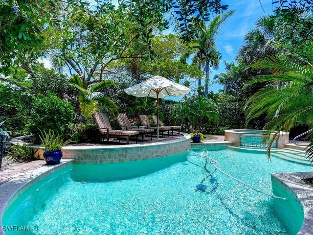 605 6th AVE N, Naples, FL 34102