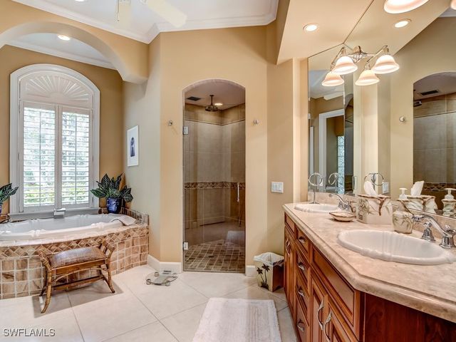 605 6th AVE N, Naples, FL 34102