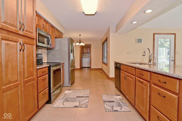 7676 Amber Turn, Plainfield, IN 46168