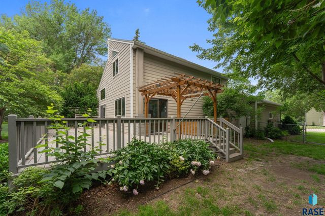 709 E Sandpiper Trl Trail, Sioux Falls, SD 57108
