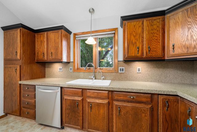 709 E Sandpiper Trl Trail, Sioux Falls, SD 57108