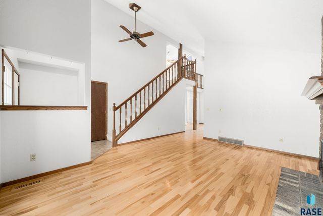 709 E Sandpiper Trl Trail, Sioux Falls, SD 57108