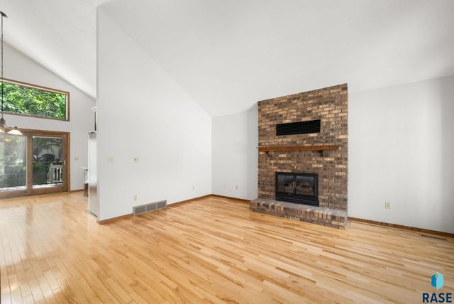 709 E Sandpiper Trl Trail, Sioux Falls, SD 57108