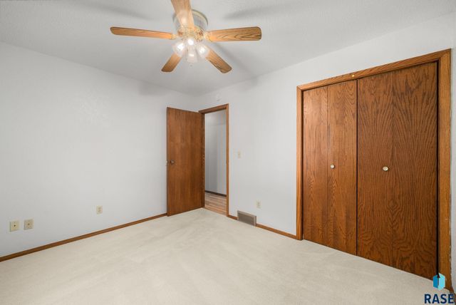709 E Sandpiper Trl Trail, Sioux Falls, SD 57108