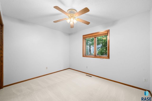 709 E Sandpiper Trl Trail, Sioux Falls, SD 57108