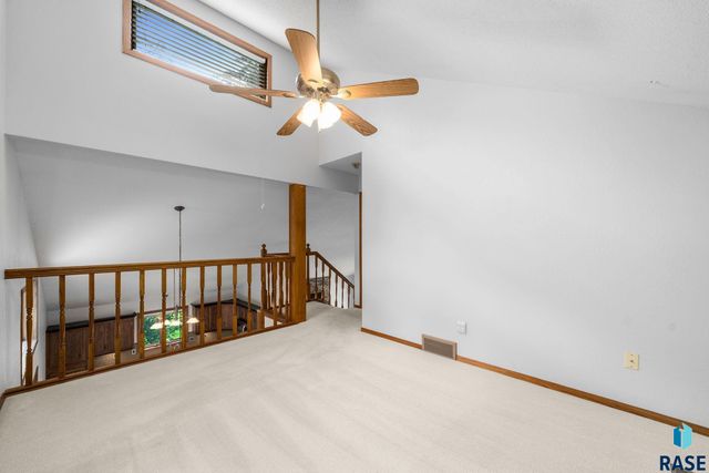 709 E Sandpiper Trl Trail, Sioux Falls, SD 57108