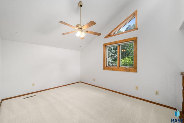 709 E Sandpiper Trl Trail, Sioux Falls, SD 57108