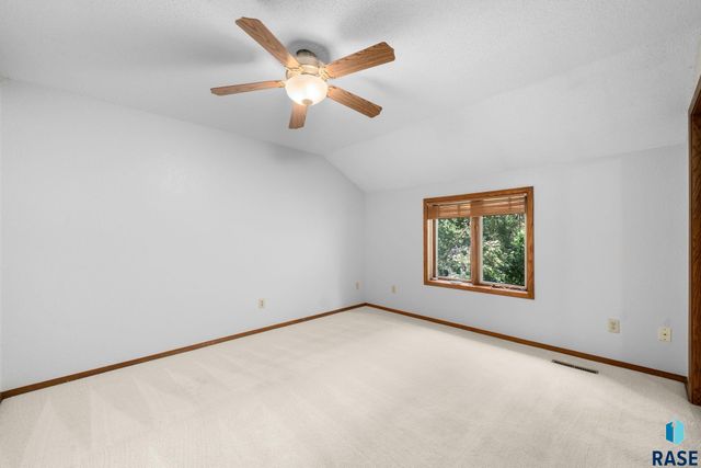 709 E Sandpiper Trl Trail, Sioux Falls, SD 57108