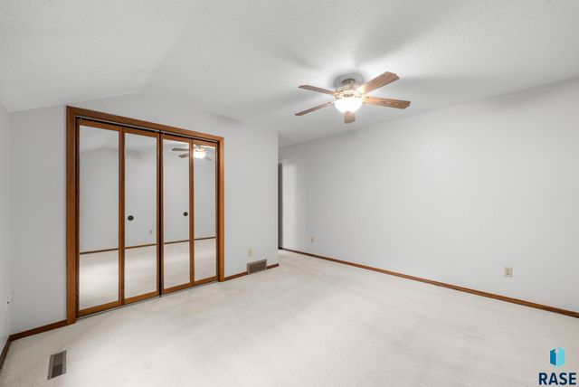 709 E Sandpiper Trl Trail, Sioux Falls, SD 57108