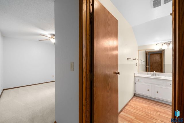 709 E Sandpiper Trl Trail, Sioux Falls, SD 57108