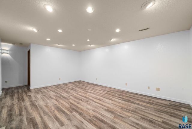 709 E Sandpiper Trl Trail, Sioux Falls, SD 57108