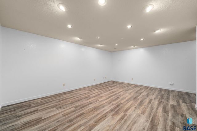 709 E Sandpiper Trl Trail, Sioux Falls, SD 57108
