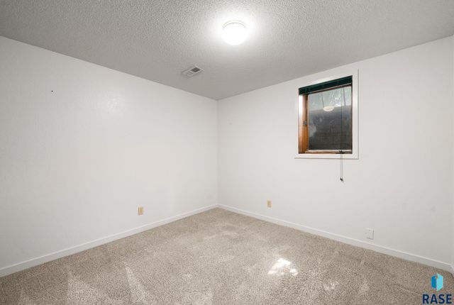 709 E Sandpiper Trl Trail, Sioux Falls, SD 57108