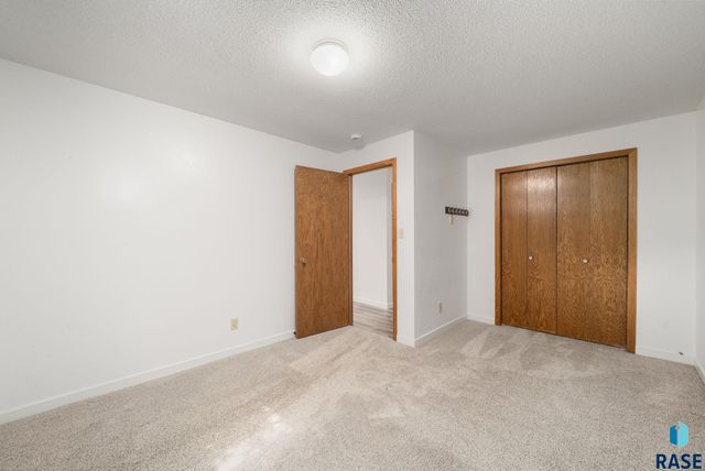 709 E Sandpiper Trl Trail, Sioux Falls, SD 57108