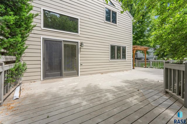 709 E Sandpiper Trl Trail, Sioux Falls, SD 57108